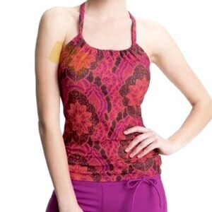 Prana Quinn racer back top in Berry scallop size M